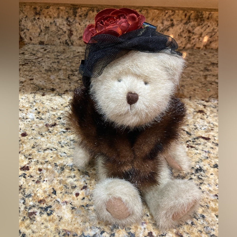 Vintage Boyd’s Victorian Bear